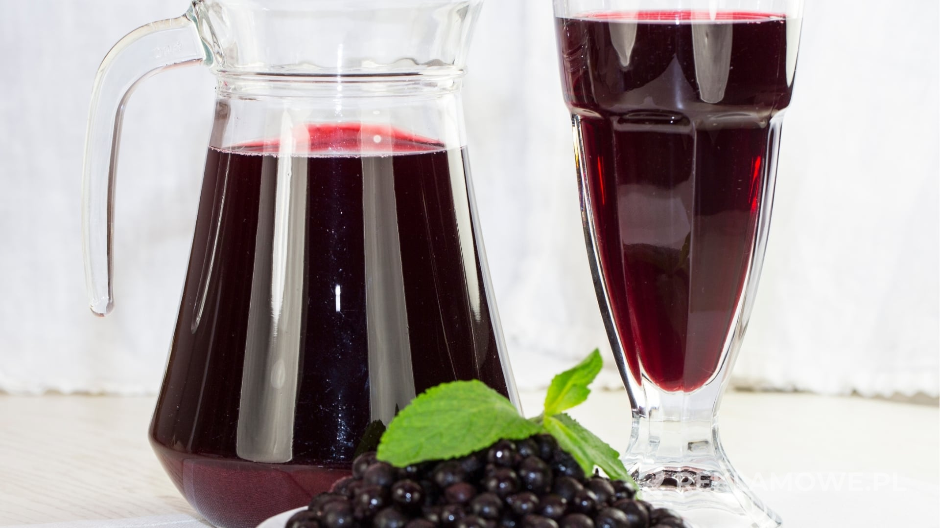 Stylowa karafka reklamowa z logotypem firmy