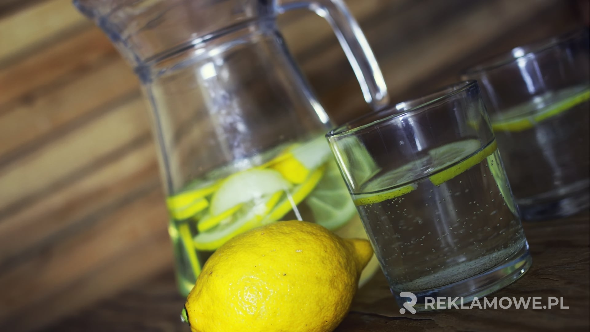 Karafka reklamowa używana na targach