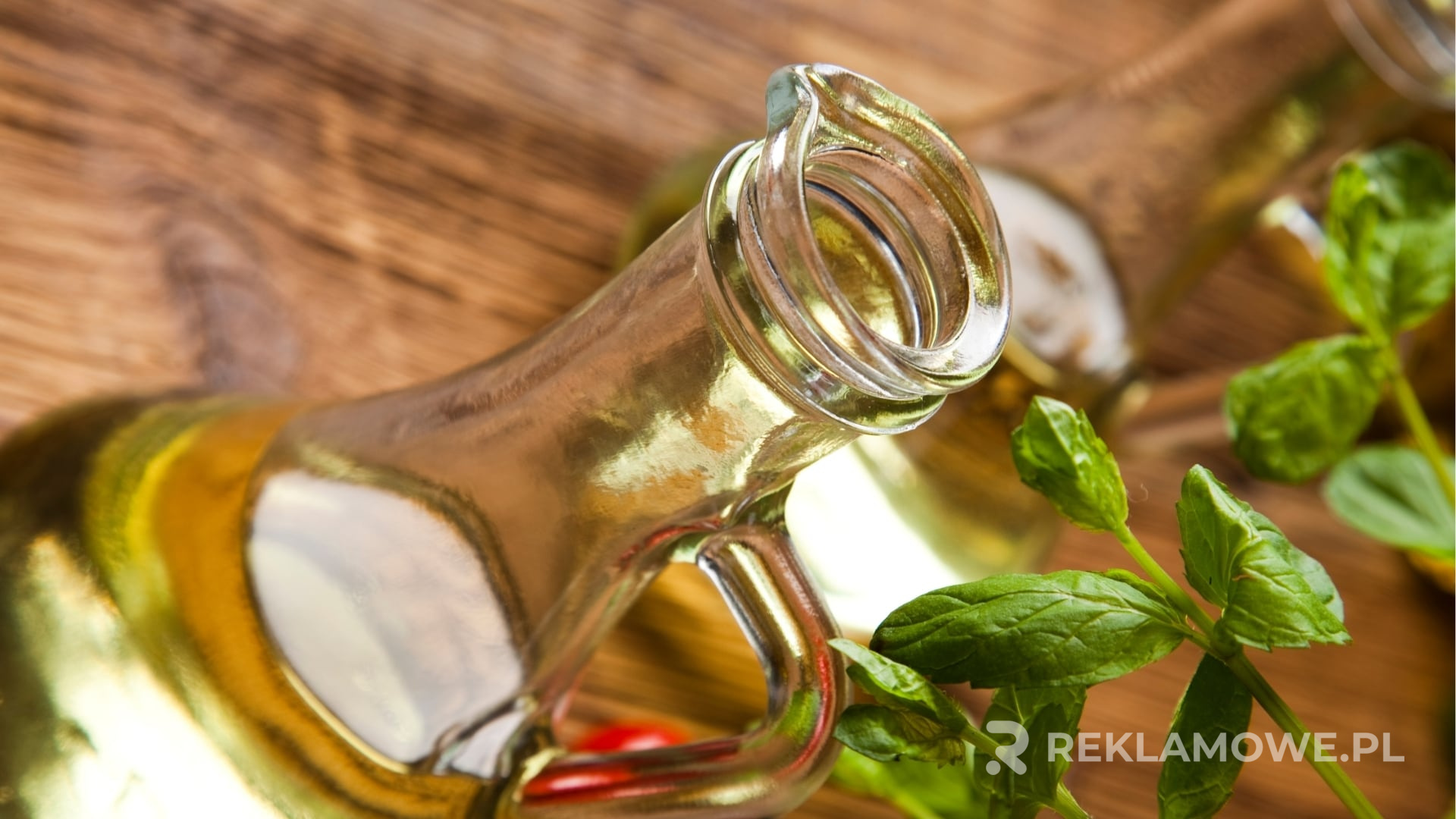 Karafka z logo firmy jako narzędzie promocyjne