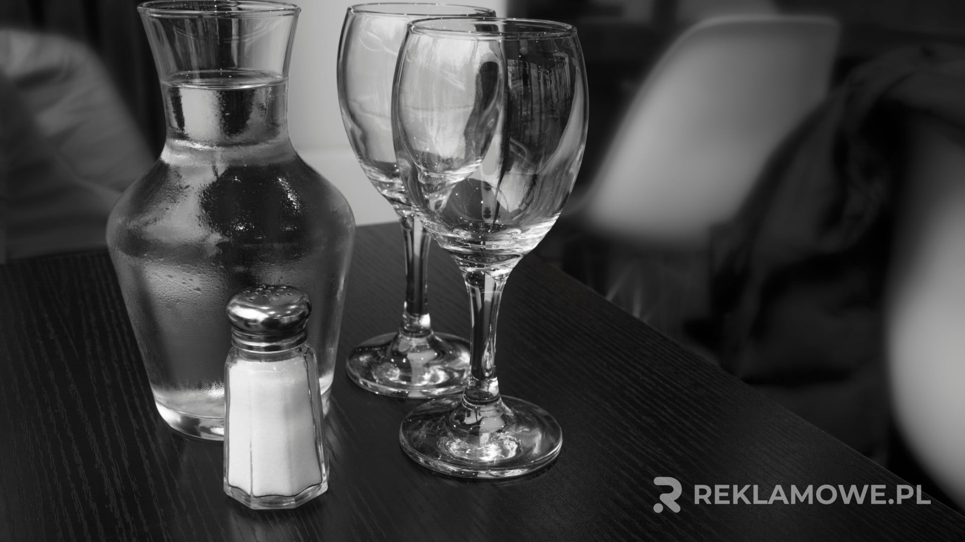 Trendy w projektowaniu karafek reklamowych w 2025 roku Najnowsze trendy w projektowaniu karafek reklamowych w 2025 roku